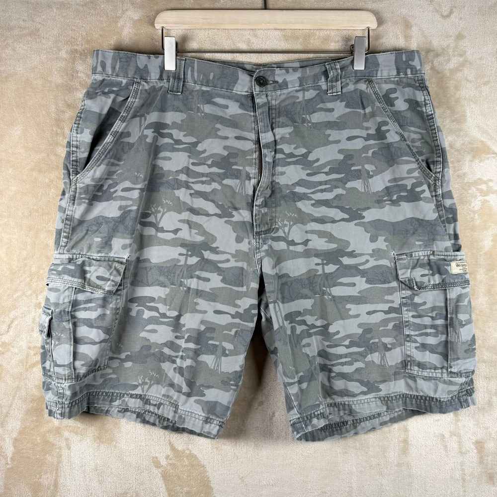 Wrangler Authentic Issue Mens 42 Grey Camo Giraffe Print Cargo Shorts Distressed